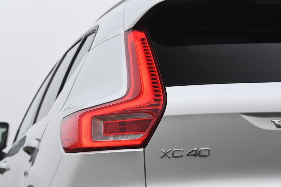 Детали экстерьера Volvo XC40 T4 Inscription 2018 года  (UK) (фото 10 из 15)